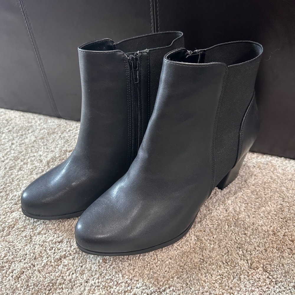 Like new Black Ankle Boots 9.5 W